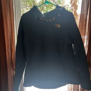 The North Face Woman’s pull over